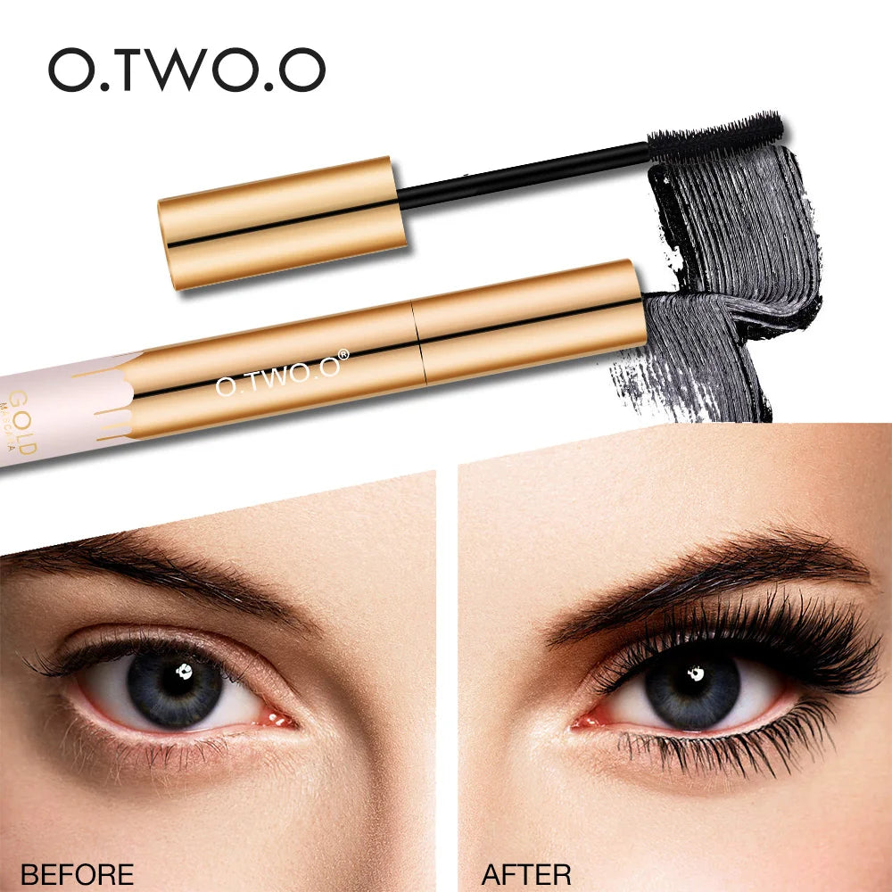 Mascara au tube doré luxueux avec brosse applicatrice montrant des cils parfaitement séparés et allongés.