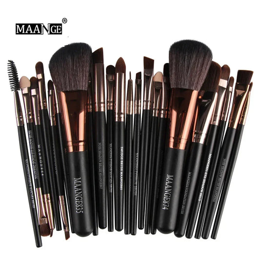 Différentes options de sets de pinceaux de maquillage noirs professionnels, du kit essentiel au set complet de 22 pièces.