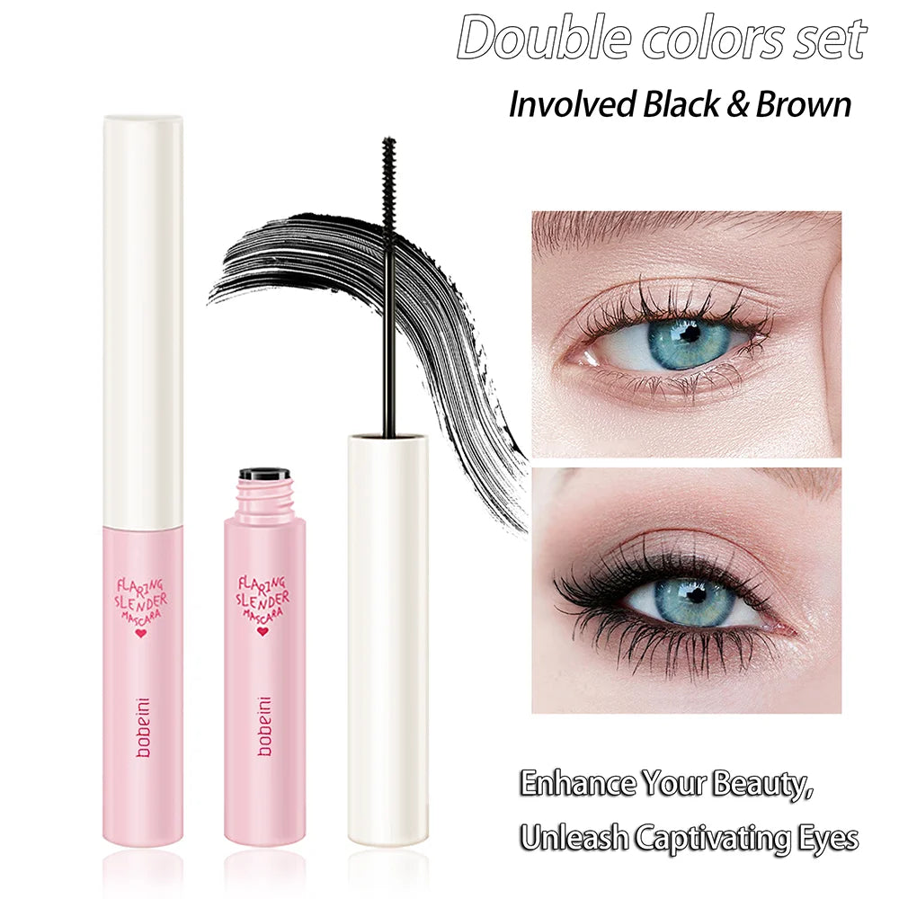 Brosse de mascara ultra-fine montrant l'application de fibres de soie pour allonger et recourber les cils.
