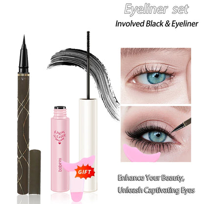 Brosse de mascara ultra-fine montrant l'application de fibres de soie pour allonger et recourber les cils.
