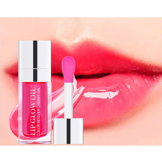 Applicateur brosse large déposant une gelée de cristal teintée à la cerise sur les lèvres