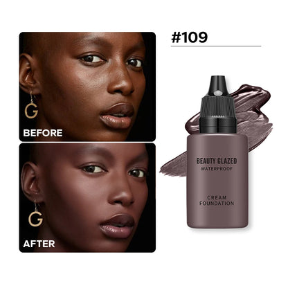 Flacon de fond de teint liquide mat Beauty Glazed, texture fluide étalée montrant la haute couvrance HD.
