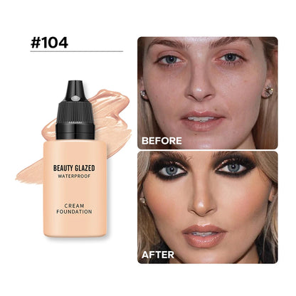 Flacon de fond de teint liquide mat Beauty Glazed, texture fluide étalée montrant la haute couvrance HD.
