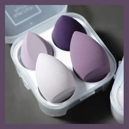 Boîtier contenant 4 éponges de maquillage en forme d'œuf de différentes couleurs pour l'application du teint.