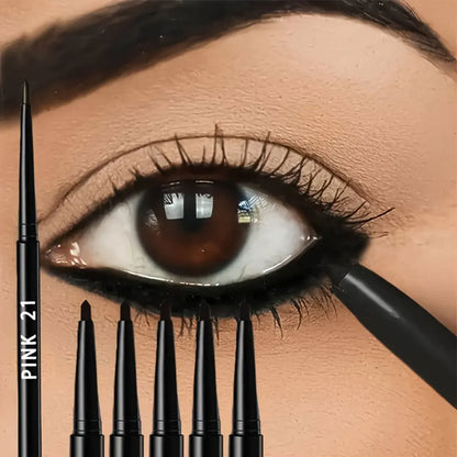Coffret de cinq crayons eyeliners noirs alignés, mine fine et texture crémeuse pour un maquillage des yeux graphique.
