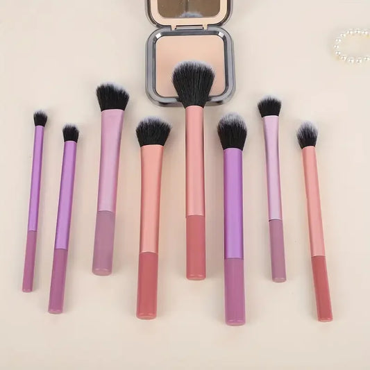 Set de 8 pinceaux de maquillage aux poils synthétiques soyeux, incluant pinceaux poudre, blush et fards à paupières.