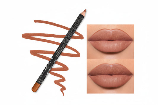 Crayon à lèvres mat nude haute précision posé sur une table en marbre, style luxe urbain.