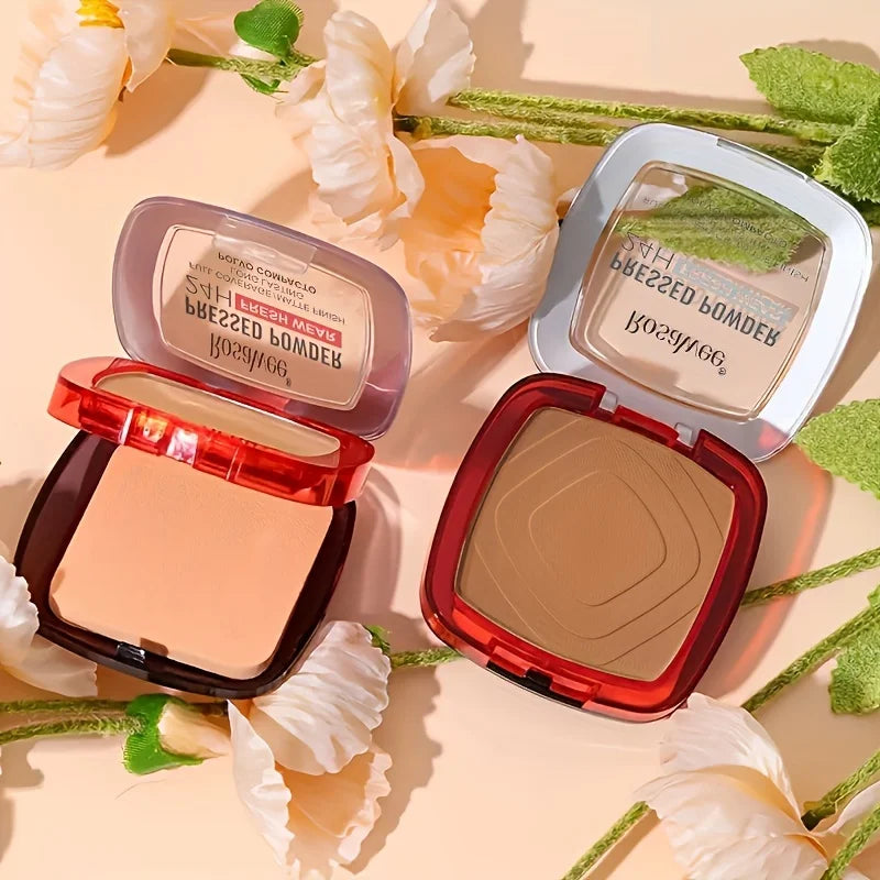 Boîtier de fond de teint poudre mat avec applicateur éponge, texture lisse haute couvrance.
