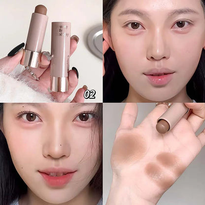 Stick contouring crème Cappuvini appliqué sur l'arête du nez pour un effet affinant et naturel.