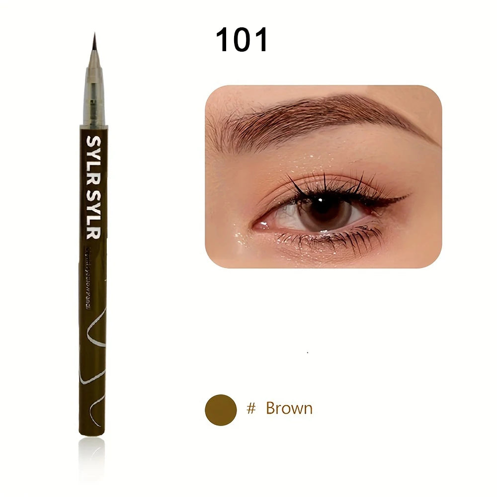 Pointe ultra fine de 0.008mm d'un stylo à sourcils liquide créant des traits d'une finesse extrême sur la peau.
