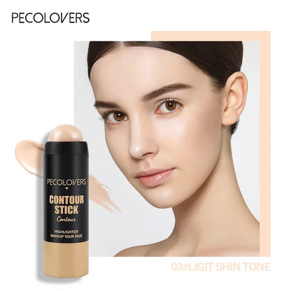 Stick de fond de teint crème haute couvrance camouflant des cernes et des rougeurs pour un fini lisse.