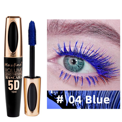 Brosse haute précision de mascara noir 5D montrant la séparation parfaite des cils pour un effet œil de biche.