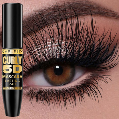 Avant/Après application du mascara 5D noir sur cils naturels, montrant un gain de longueur et de volume immédiat.
