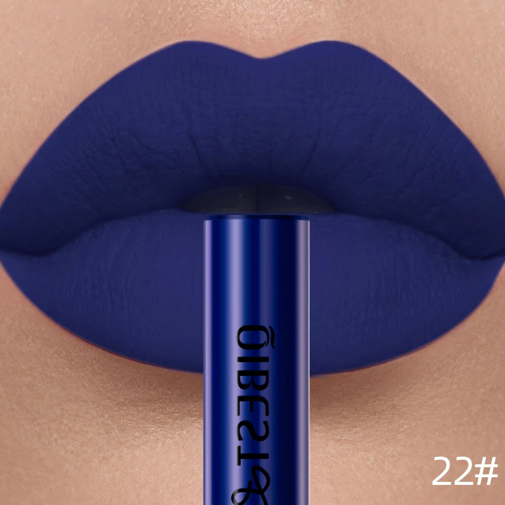 Applicateur de rouge à lèvres liquide mat QIBEST, texture crème veloutée riche en pigments rouges et nudes.
