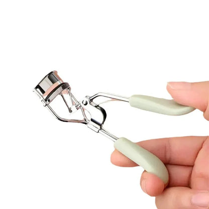 Petit recourbe-cils partiel en plastique premium pour recourber les cils section par section.
